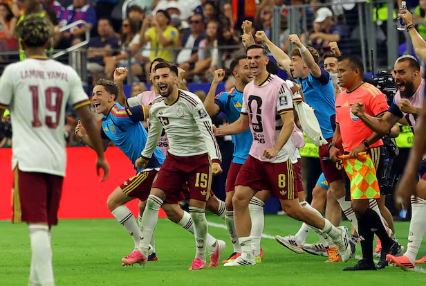 Spain players celebrating together after scoring against France